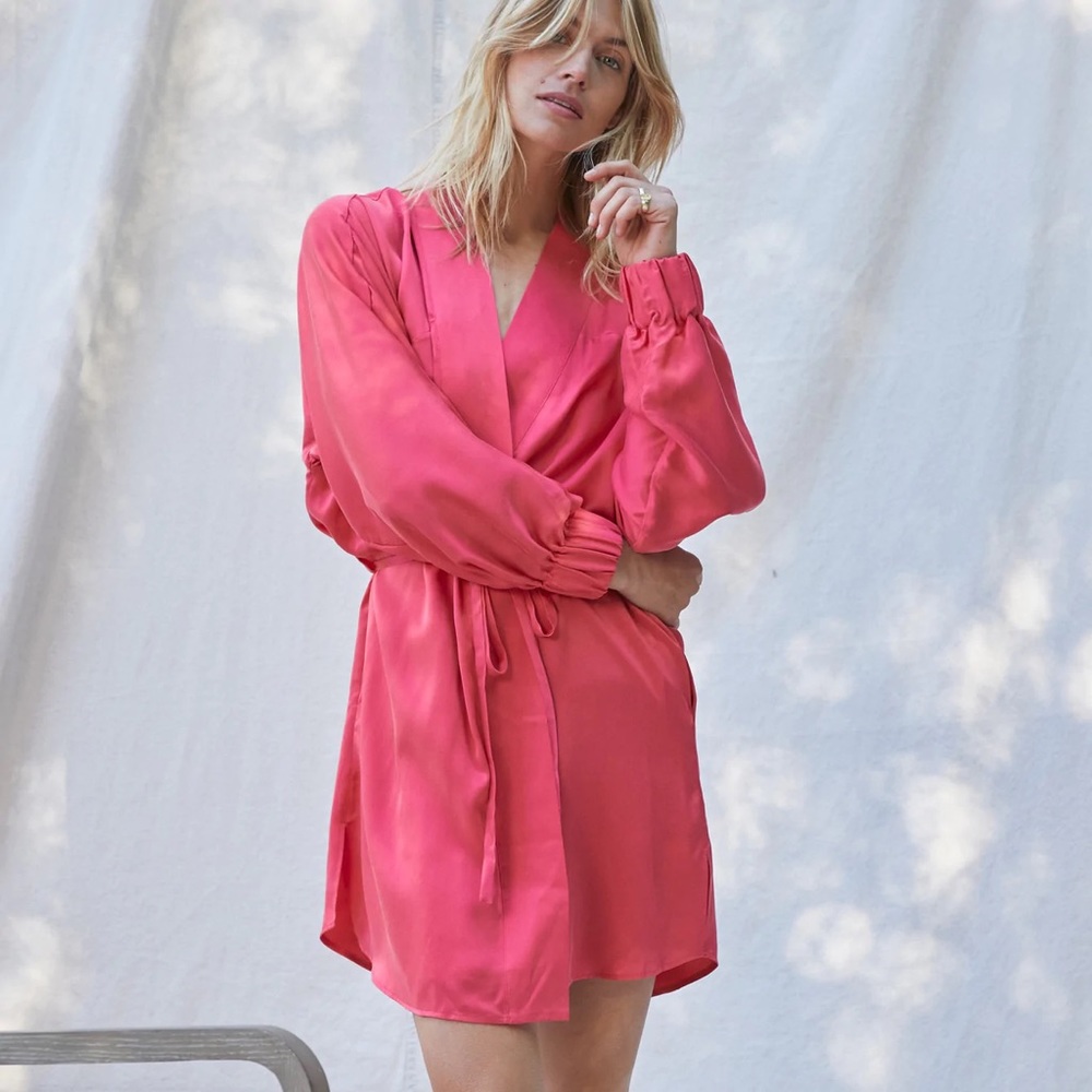Lunya Washable Silk Robe in Energizing Pink xs/s